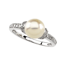14K White Gold Ring with Freshwater Cultured Pearl and Diamond accents